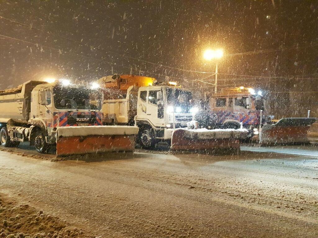 На дорогах області працює 55 одиниць снігоприбиральної техніки / фото: Наше місто На дорогах області працює 55 одиниць снігоприбиральної техніки / фото: Наше місто