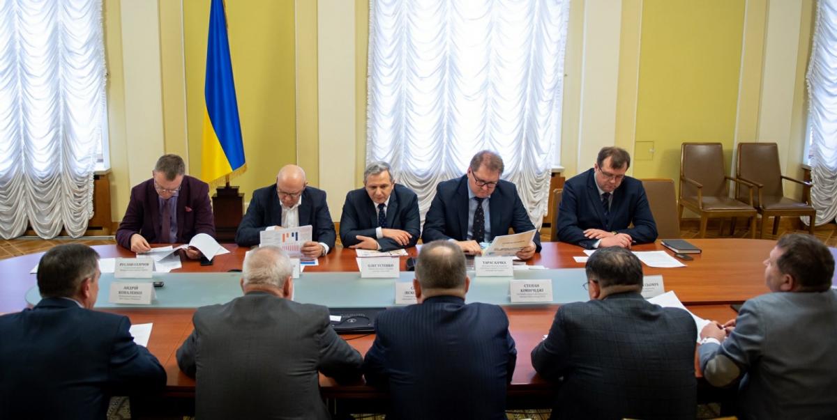 Хімічну галузь представляли керівники більшості хімічних підприємств України, представники профільних організацій та експерти галузі Хімічну галузь представляли керівники більшості хімічних підприємств України, представники профільних організацій та експерти галузі
