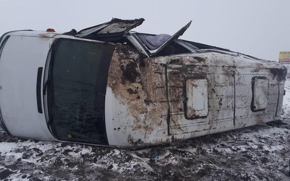 Рейсовий автобус з пасажирами перекинувся в Запорізькій області / фото: zp.npu.gov.ua Рейсовий автобус з пасажирами перекинувся в Запорізькій області / фото: zp.npu.gov.ua