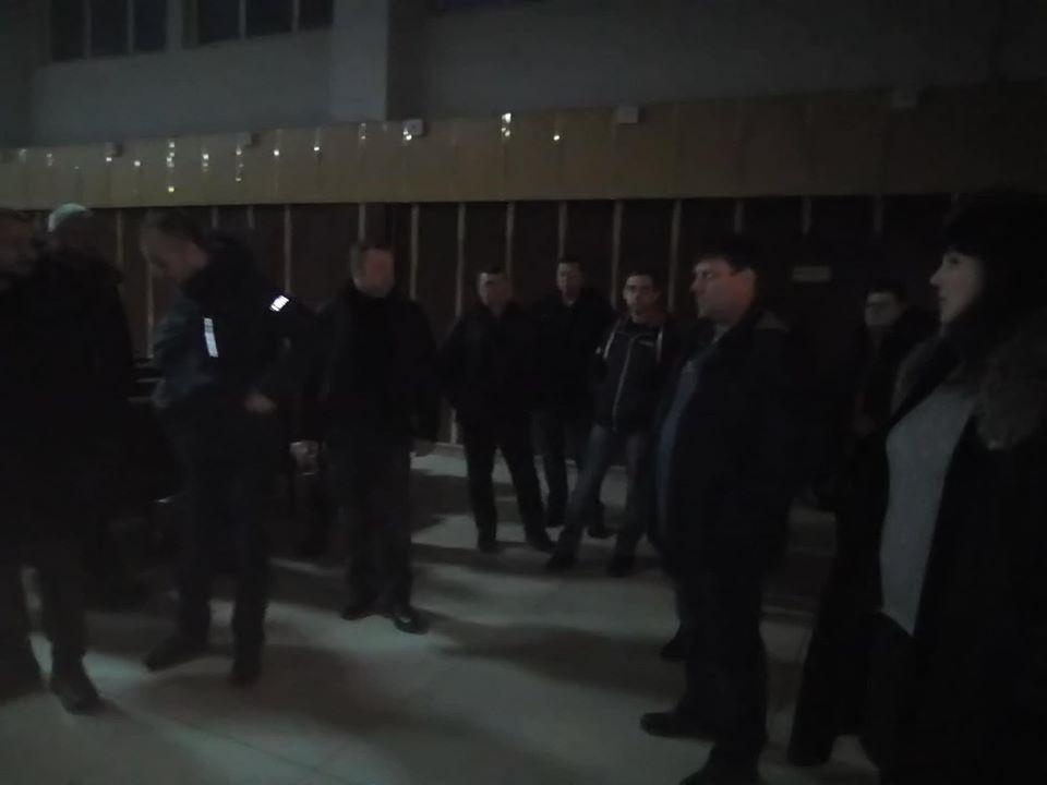 Шахтеры требуют от руководства шахты обеспечить ее бесперебойную работу / facebook/MykhailoVolynets Шахтеры требуют от руководства шахты обеспечить ее бесперебойную работу / facebook/MykhailoVolynets