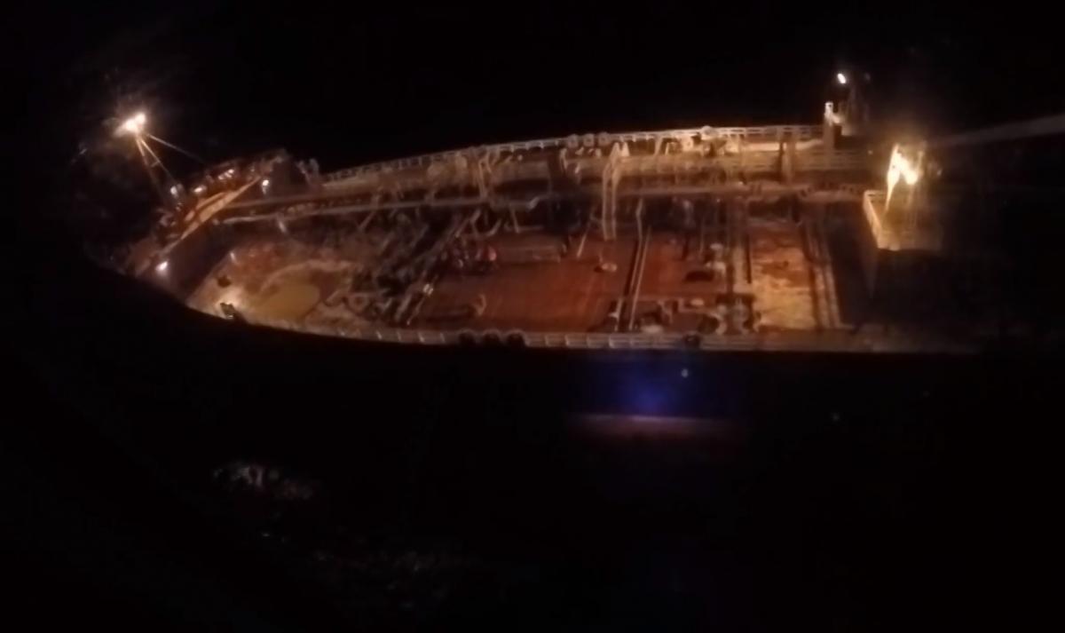 На борту траулера находилось 7 человек / Фото: скриншот видео