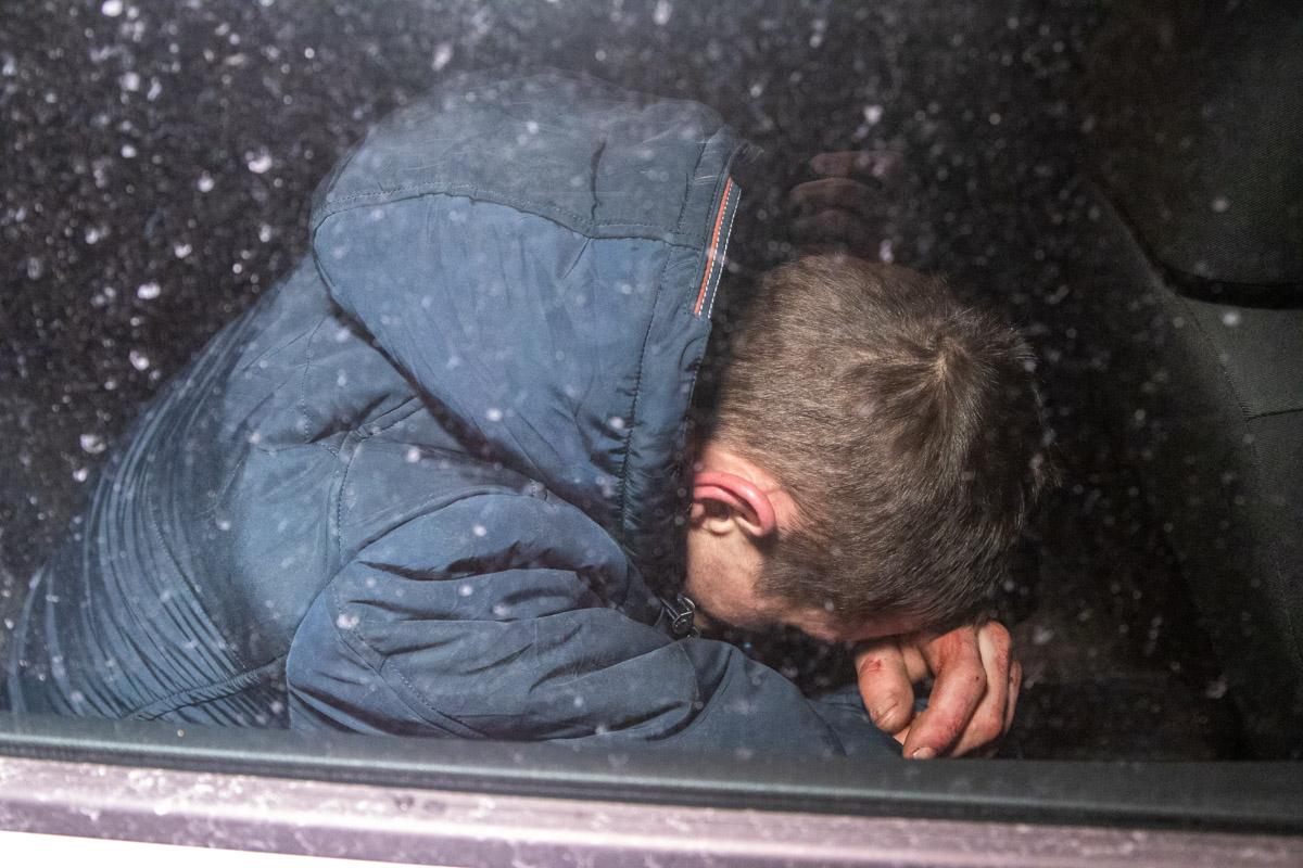 Чоловік заснув у авто поліцейських, коли ті оформлювали протокол порушення / kiev.informator.ua Чоловік заснув у авто поліцейських, коли ті оформлювали протокол порушення / kiev.informator.ua