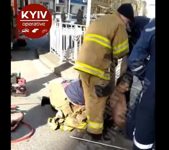 Чоловік був без одягу / скріншот Чоловік був без одягу / скріншот
