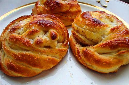 Булочки чудово підійдуть до чаю \ pinterest.com Булочки чудово підійдуть до чаю \ pinterest.com