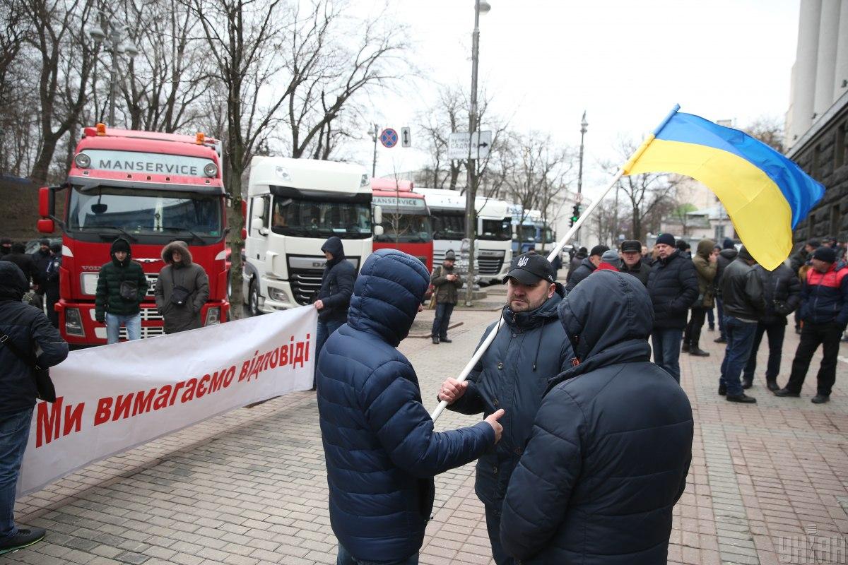 Дальнобойщики провели акцию протеста, заблокировав Киев / Фото УНИАН