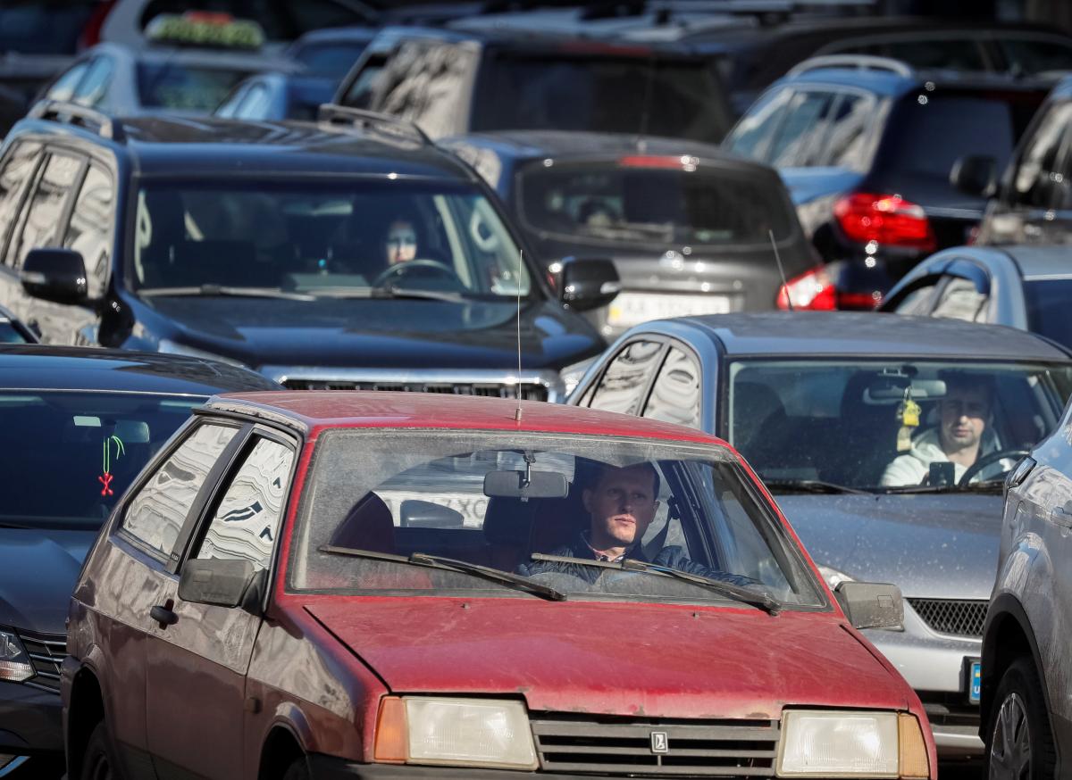 В Украине автомобили в большей массе эксплуатируются десятки лет / фото REUTERS