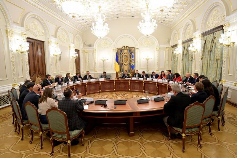 Зеленський запропонував проводити подібні зустрічі на постійній основі щомісяця / фото: прес-служба офісу президента Зеленський запропонував проводити подібні зустрічі на постійній основі щомісяця / фото: прес-служба офісу президента