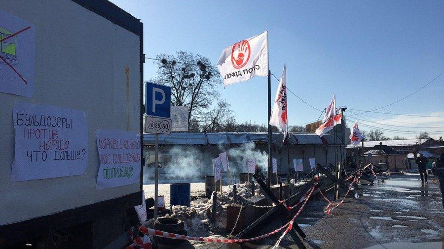 Противники дороги через "Барабашово" возвели баррикады / фото suspilne.media Противники дороги через "Барабашово" возвели баррикады / фото suspilne.media