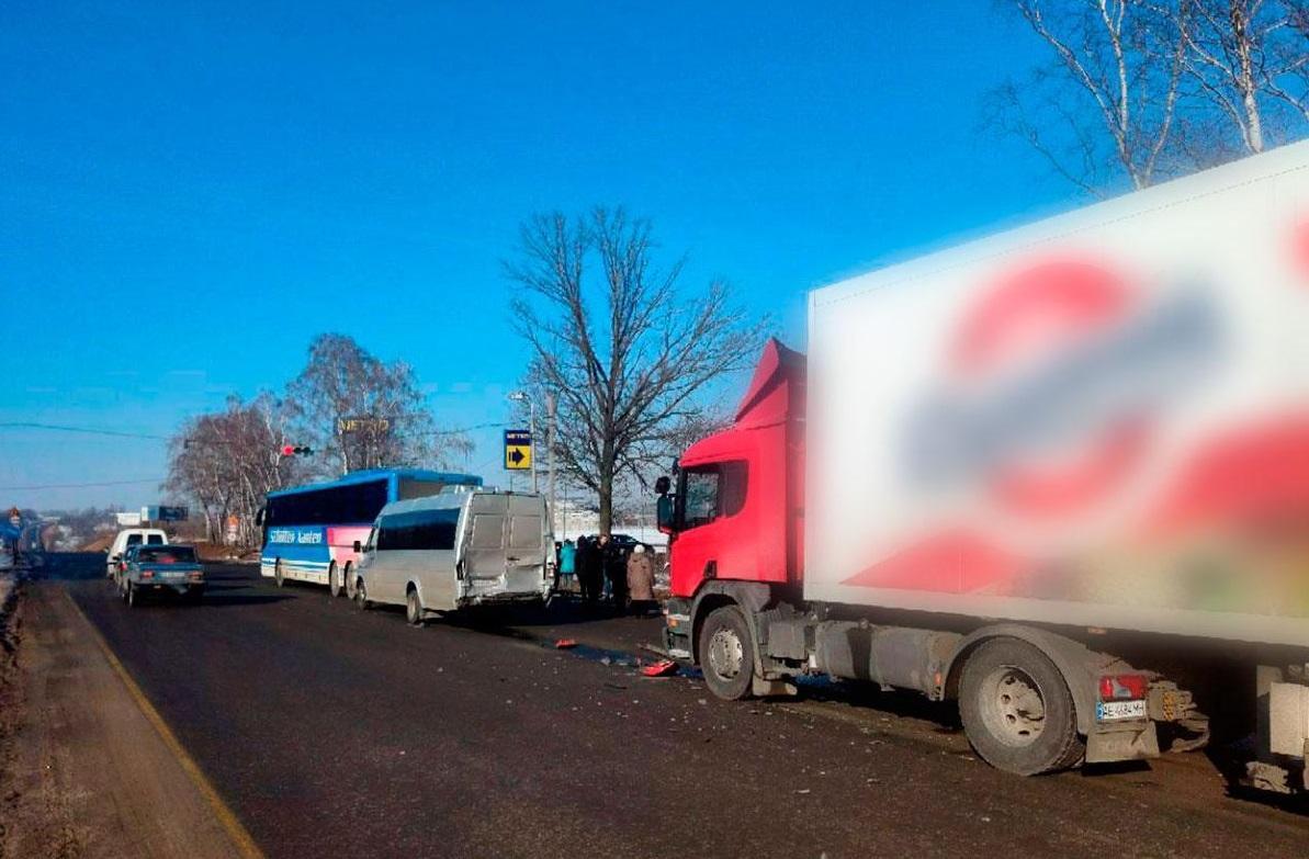 Под Полтавой столкнулись три транспортных средства / pl.npu.gov.ua Под Полтавой столкнулись три транспортных средства / pl.npu.gov.ua
