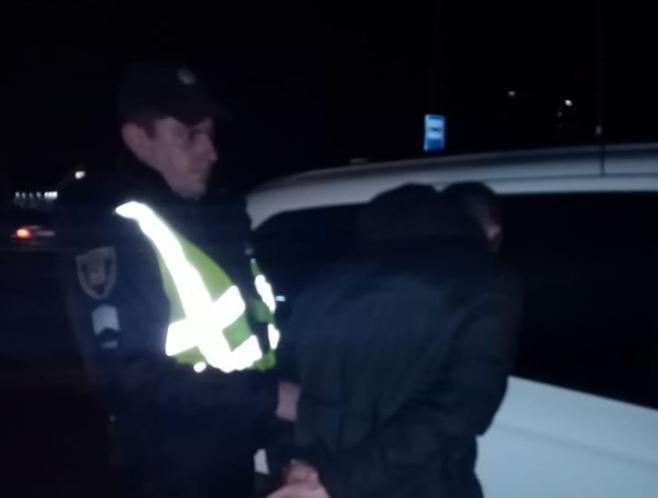 Затримано керівника взводу полку поліції / Фото: Нацполіція Затримано керівника взводу полку поліції / Фото: Нацполіція