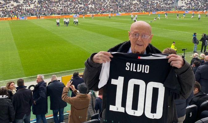 Сильвіо Фассон з футболкою Ювентуса / фото: facebook.com/Juventus Сильвіо Фассон з футболкою Ювентуса / фото: facebook.com/Juventus