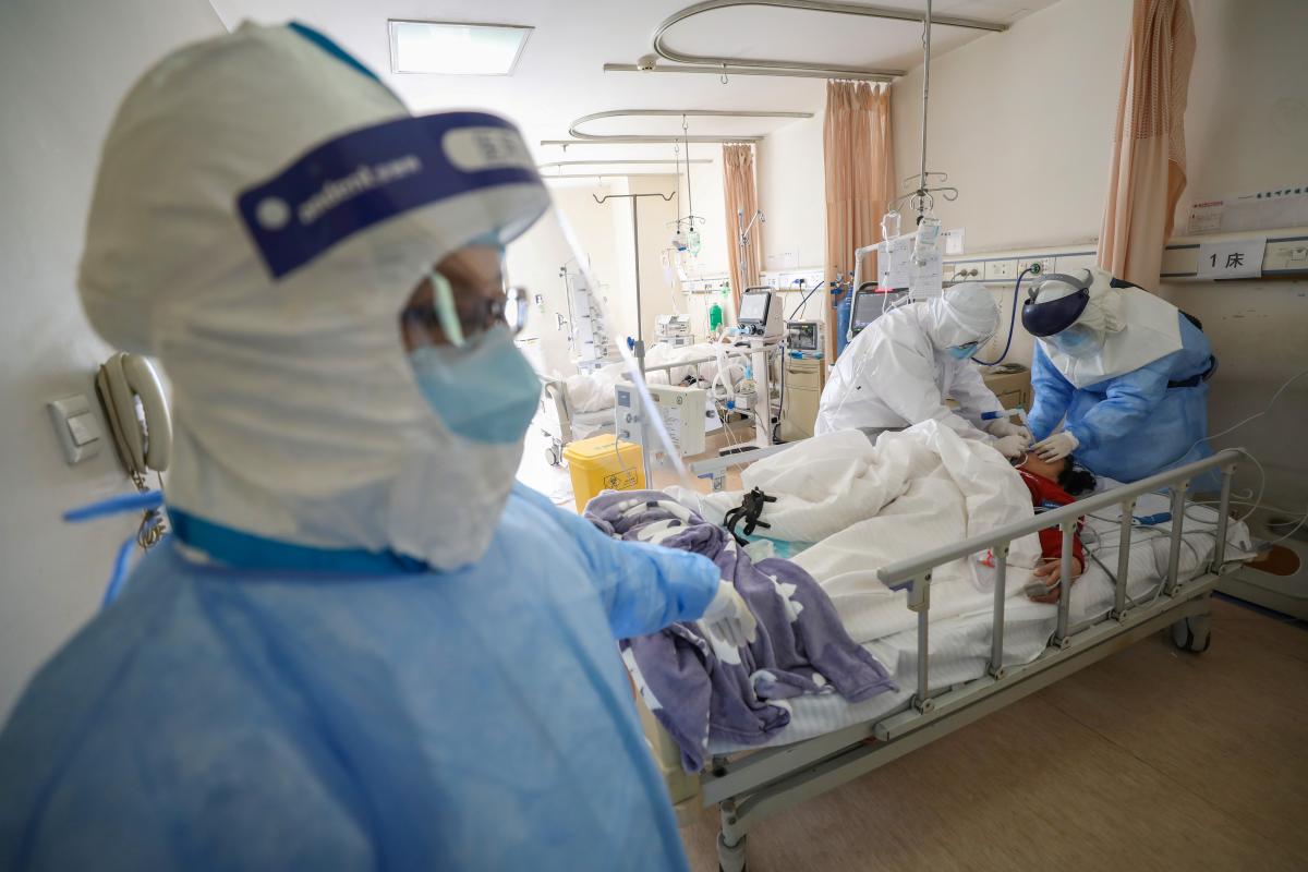 В Украине от коронавируса умерли уже более 30 тысяч человек / фото REUTERS