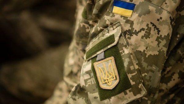 Военного нашли повешенным в душевой кабине общежития / фото сайт президента Украины Военного нашли повешенным в душевой кабине общежития / фото сайт президента Украины