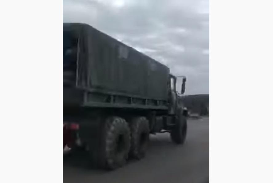 Армійський КРАЗ біля Микулинців / Cкріншот з відео Армійський КРАЗ біля Микулинців / Cкріншот з відео