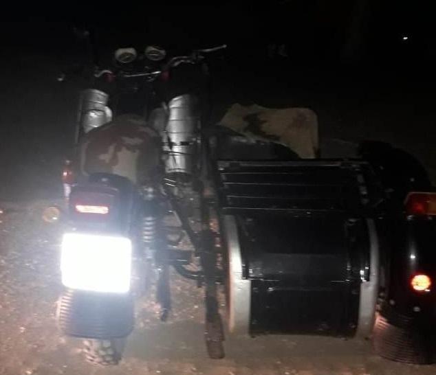 Правоохоронець не впорався з керуванням і мотоцикл перекинувся / фото: od.npu.gov.ua Правоохоронець не впорався з керуванням і мотоцикл перекинувся / фото: od.npu.gov.ua