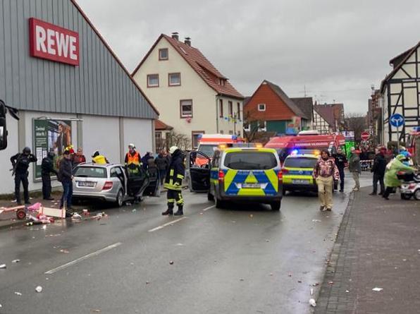 Car Plows Into Carnival Crowd In German Town (Photo) | UNIAN