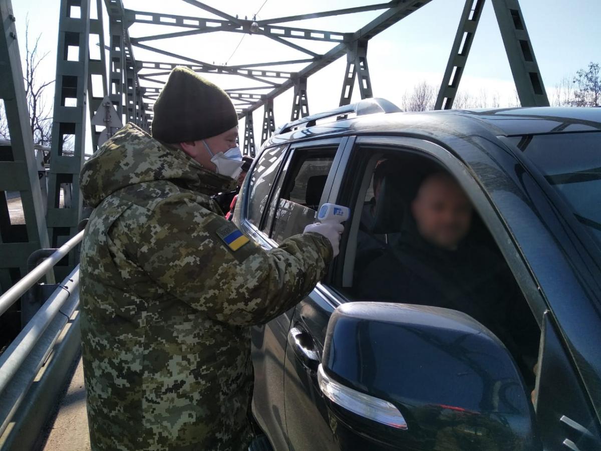 Вместе с женщиной в микроавтобусе могли находиться более 20 пассажиров / фото Госпогранслужба Вместе с женщиной в микроавтобусе могли находиться более 20 пассажиров / фото Госпогранслужба