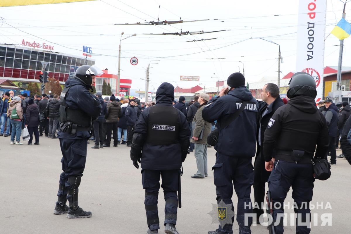Після подій на "Барабашово" затримано більше півсотні людей / Фото: Нацполіція Після подій на "Барабашово" затримано більше півсотні людей / Фото: Нацполіція