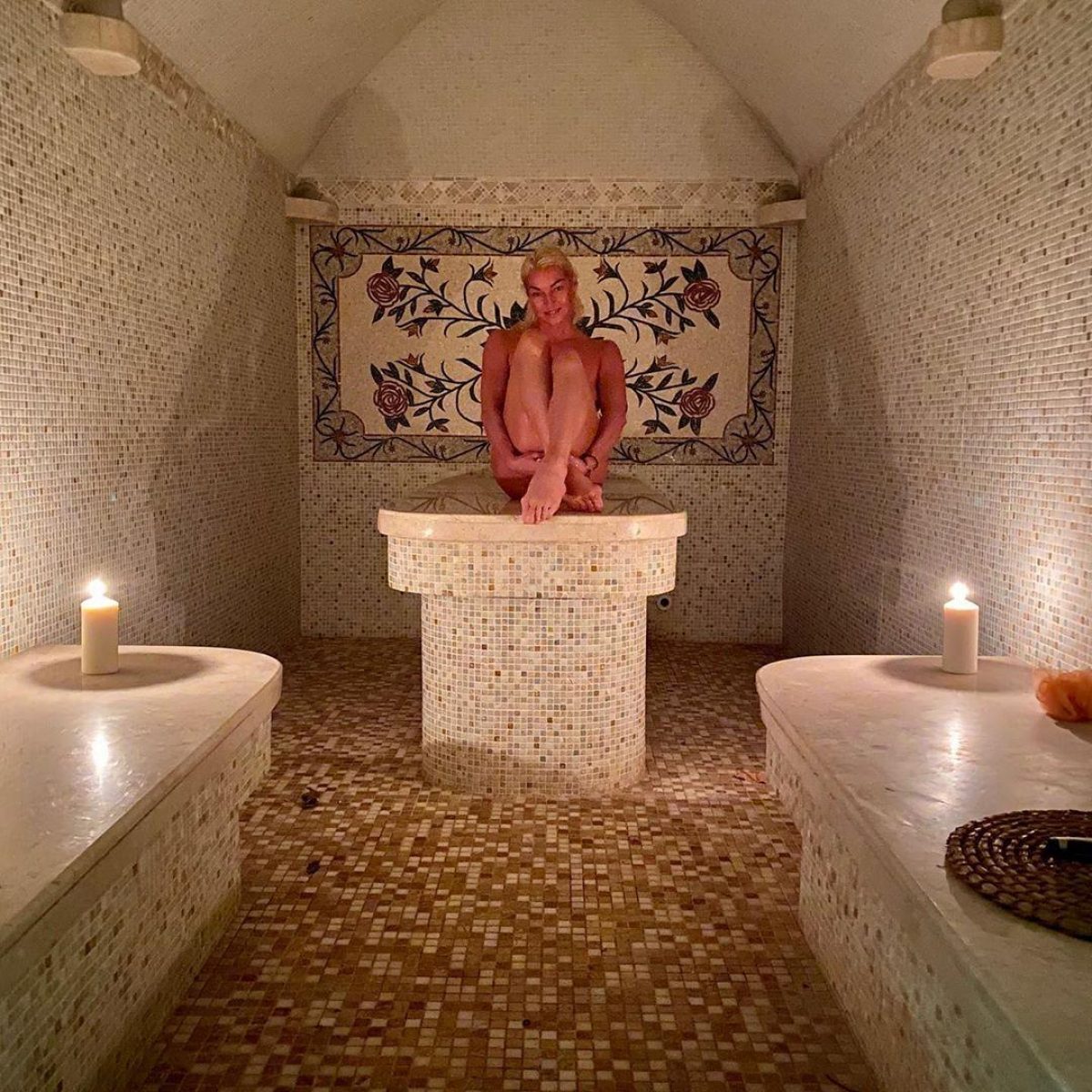 Голая Волочкова - Волочкова показала себя голой в бане (фото 18+)