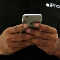 Apple предупредила о дефиците комплектующих и запасных iPhone для обмена из-за коронавируса