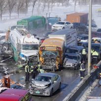 В Канаде произошла масштабное ДТП с участием 200 автомобилей