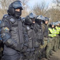 Over 10 police officers badly injured in clashes with protesters in Novi Sanzhary – interior minister