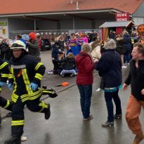 Car plows into carnival crowd in German town (Photo)