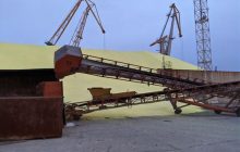 У порту "Чорноморськ" обвалилися стіни переповненого сховища з сіркою (фото)