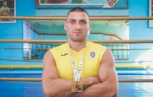 Федерація боксу України дискваліфікувала команду чемпіона Європи Вихриста за перехід у профі