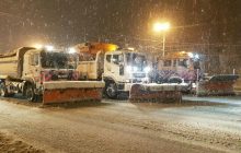 На Дніпропетровщині через сніговий колапс застрягли тисячі автомобілів (відео)
