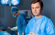 Доктор Максим Иванчук рассказал, чем отличаются разные виды грудных имплантов