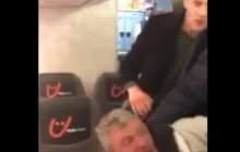 "Зубки полетіли?": у Львові обурені люди побили п'яного пасажира літака (відео)