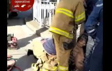 У Києві голого чоловіка дістали з каналізації (відео)