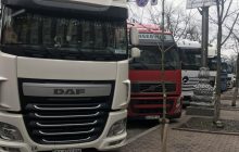 Дальнобойщики привезли под Кабмин 16 требований: в центре Киева проходит масштабный пикет (фото, видео)