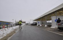 Рух на КПВВ "Мар’їнка" ускладнено, бо окупанти не розчистили сніг