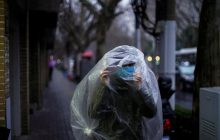 The Guardian: Психологи пояснили, як коронавірус COVID-19 створює паніку й хаос
