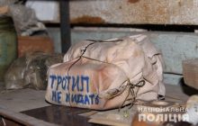 На Київщині у підвалі багатоповерхівки знайшли тротил: мешканців будинку евакуювали