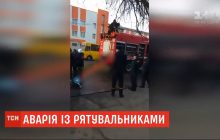 В Одессе пожарная машина перевернулась и перекрыла улицу (видео)