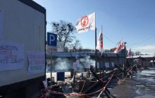 В Харькове противники дороги через "Барабашово" возвели баррикады и пришли в полицию (фото, видео)