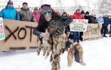 Россияне попросили помощи у шамана для обустройства парковки (фото)