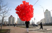 Календарь событий: столкновение спутников на орбите Земли, прародительница стриптиза, День Святого Валентина, первые пароход, собака-полицейский и автогонка вокруг Земного шара, история Ватикана и как Брюссель "закопал" Сенну