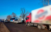Под Полтавой в ДТП с грузовиком пострадали пять человек