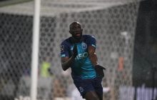 Форвард португальського топ-клубу показав непристойний жест фанатам і пішов з поля через расизм (фото, відео)