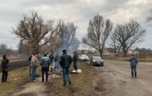 Перелякані жителі Тернопільщини облаштували блокпости для недопущення евакуйованих з Китаю українців