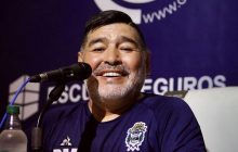 Ховався від камер: легендарний Марадона прийняв невідому речовину під час матчу (відео)