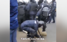 Під Полтавою почалися сутички між поліцією і противниками евакуації українців з Китаю: у соцмережах з'явилося відео