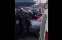 Евакуація українців з Уханя: силовики застосували техніку для "зачистки" протесту на Полтавщині (відео)