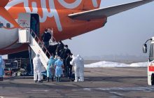 Евакуйовані з Китаю українці та іноземці пройшли паспортний контроль в аеропорту Харкова (фото, відео)