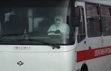Автобуси з евакуйованими із Китаю українцями вирушили до Нових Санжар (відео)