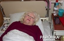 Перелом хребта та гематоми: на жінку в поїзді впала полиця з пасажиром (фото, відео)